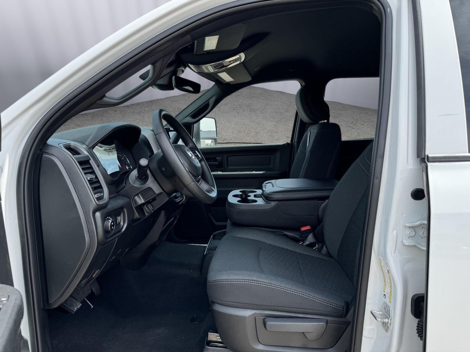 2026 RAM 3500 RAM 3500 TRADESMAN CREW CAB 4X4 8' BOX