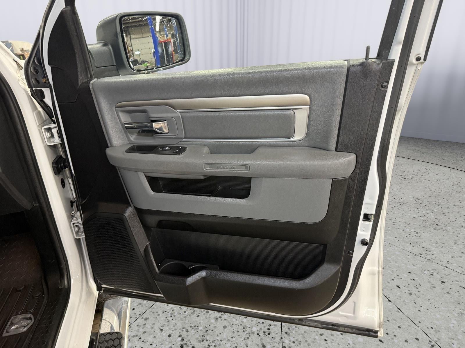 2017 RAM 1500 Big Horn Crew Cab 4x4 5'7' Box