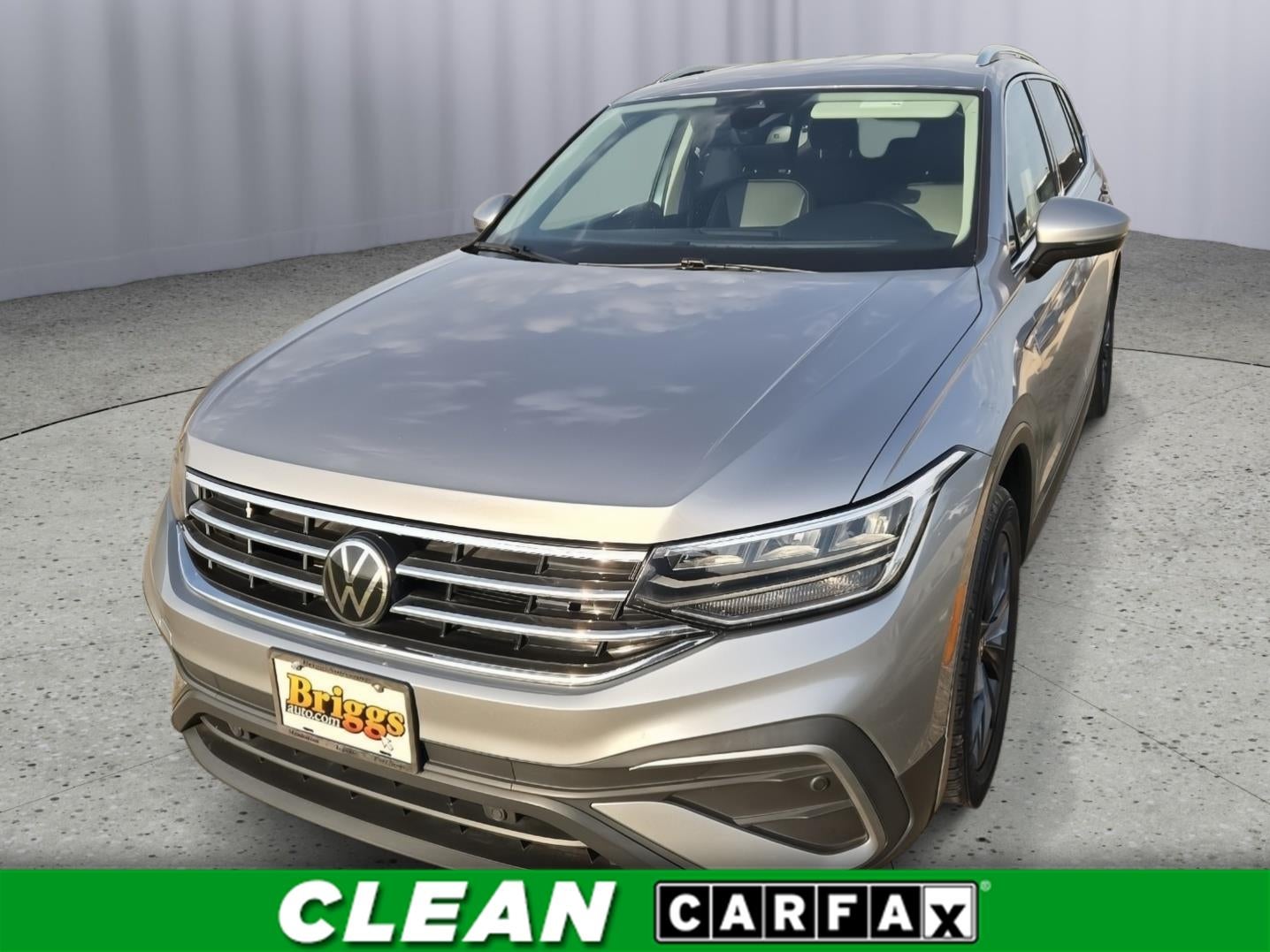 2022 Volkswagen Tiguan 2.0T SE's photo