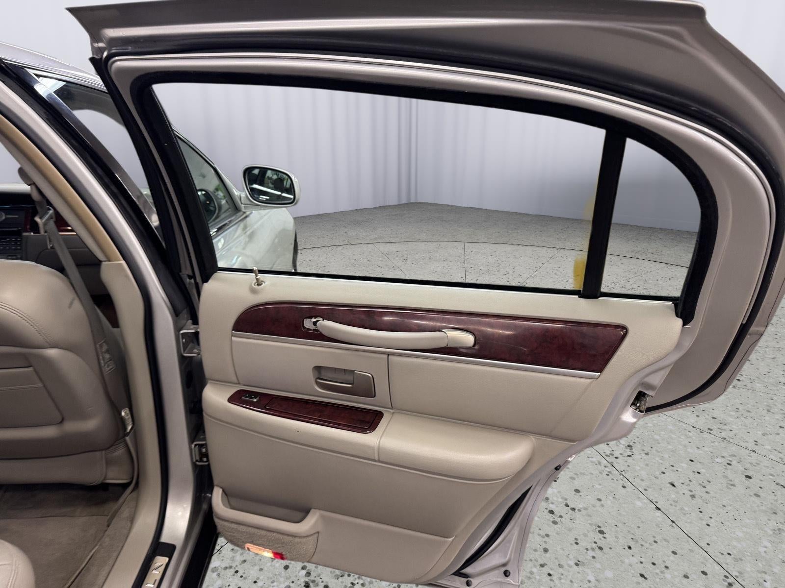 2003 Lincoln Town Car Cartier