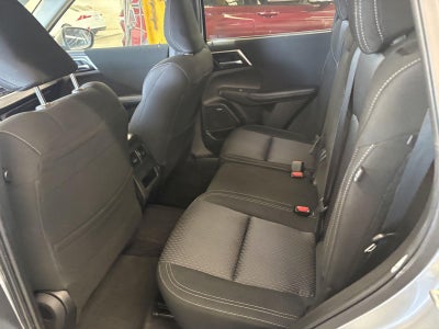 2025 Mitsubishi Outlander ES