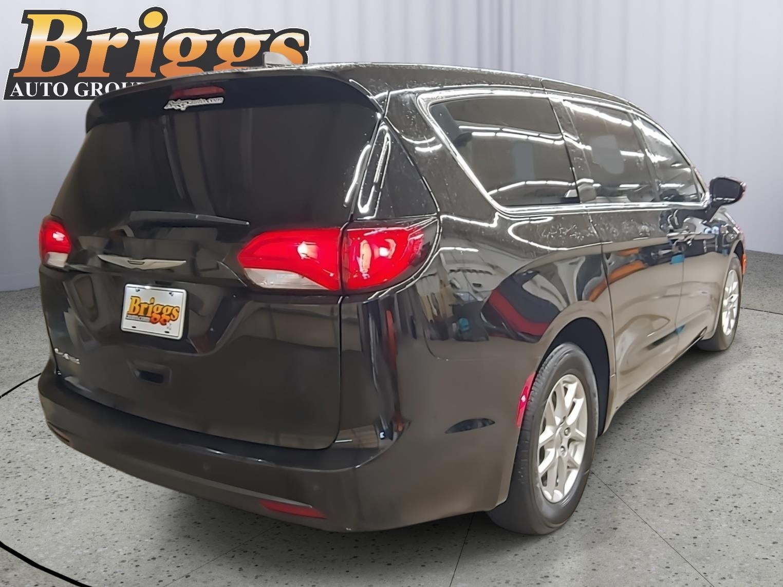 2025 Chrysler Voyager LX