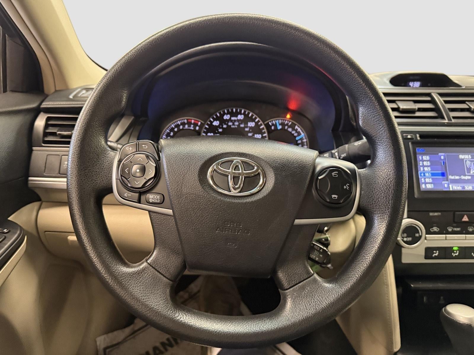 2014 Toyota CAMRY SE