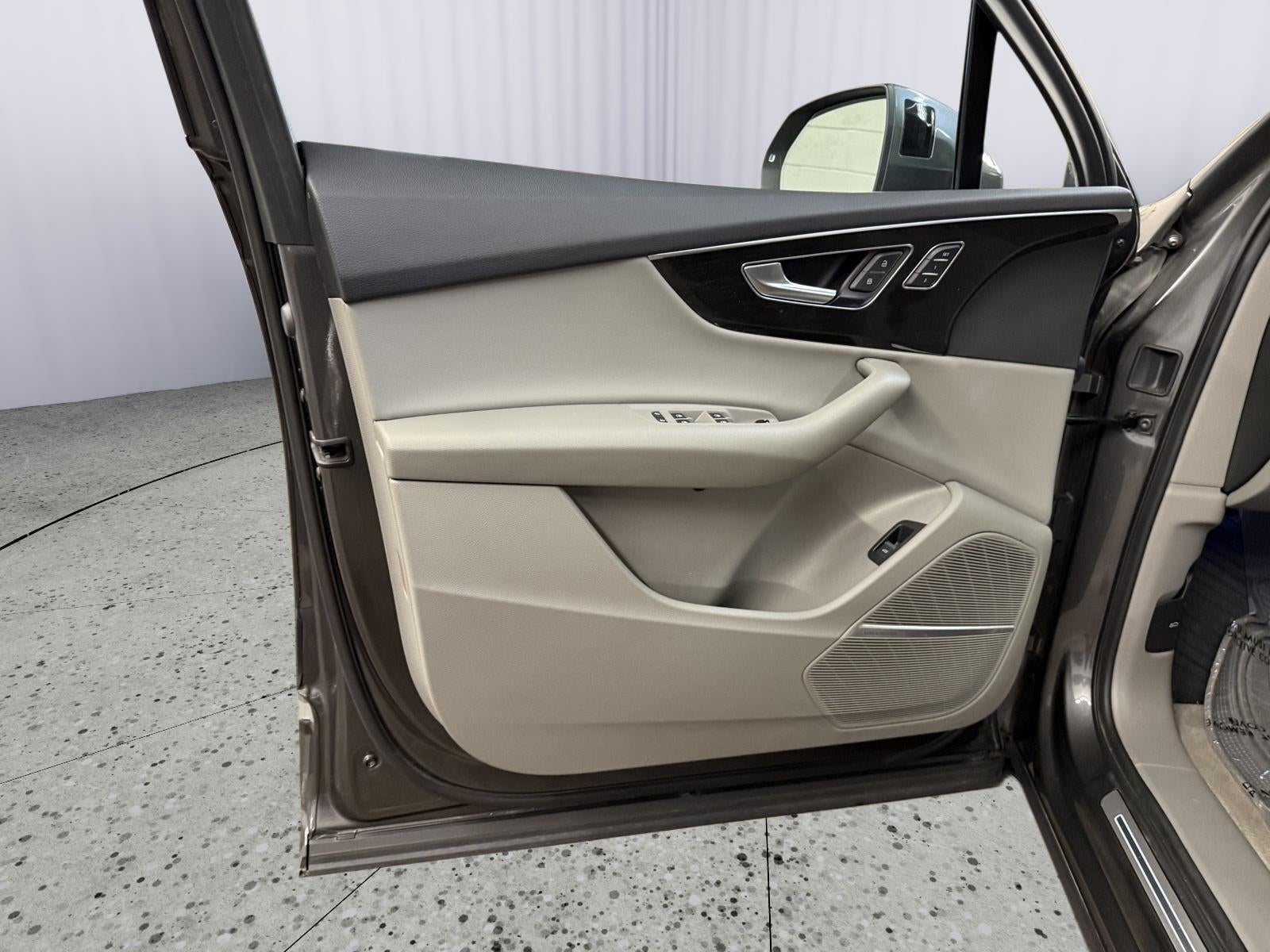 2022 Audi Q7 Premium Plus