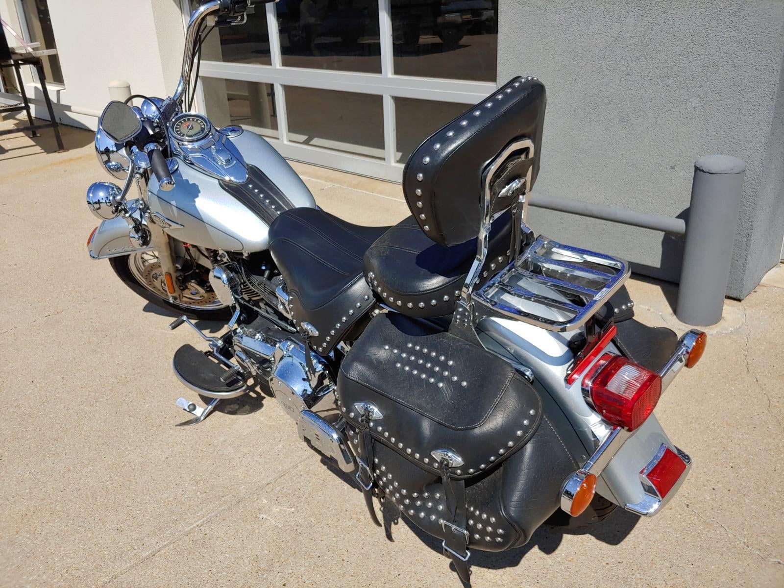 2015 HARLEY-DAVIDSON SOFTTAIL HERITAGE CLASSIC Base