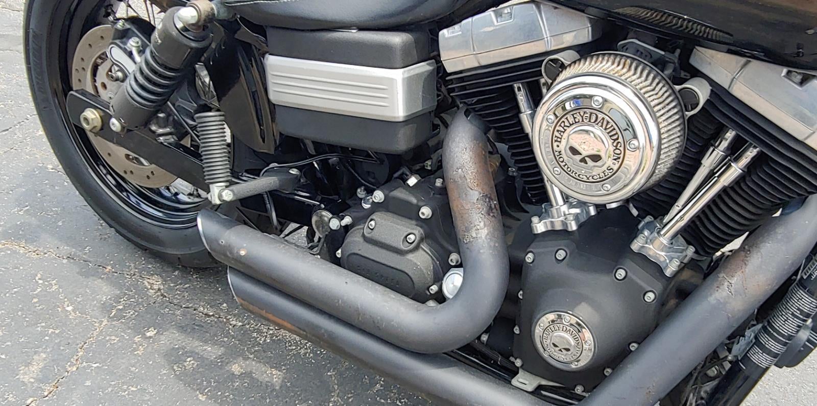 2011 HARLEY-DAVIDSON STREETBOB Base