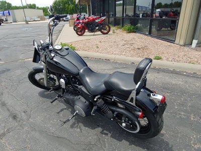2011 HARLEY-DAVIDSON STREETBOB Base