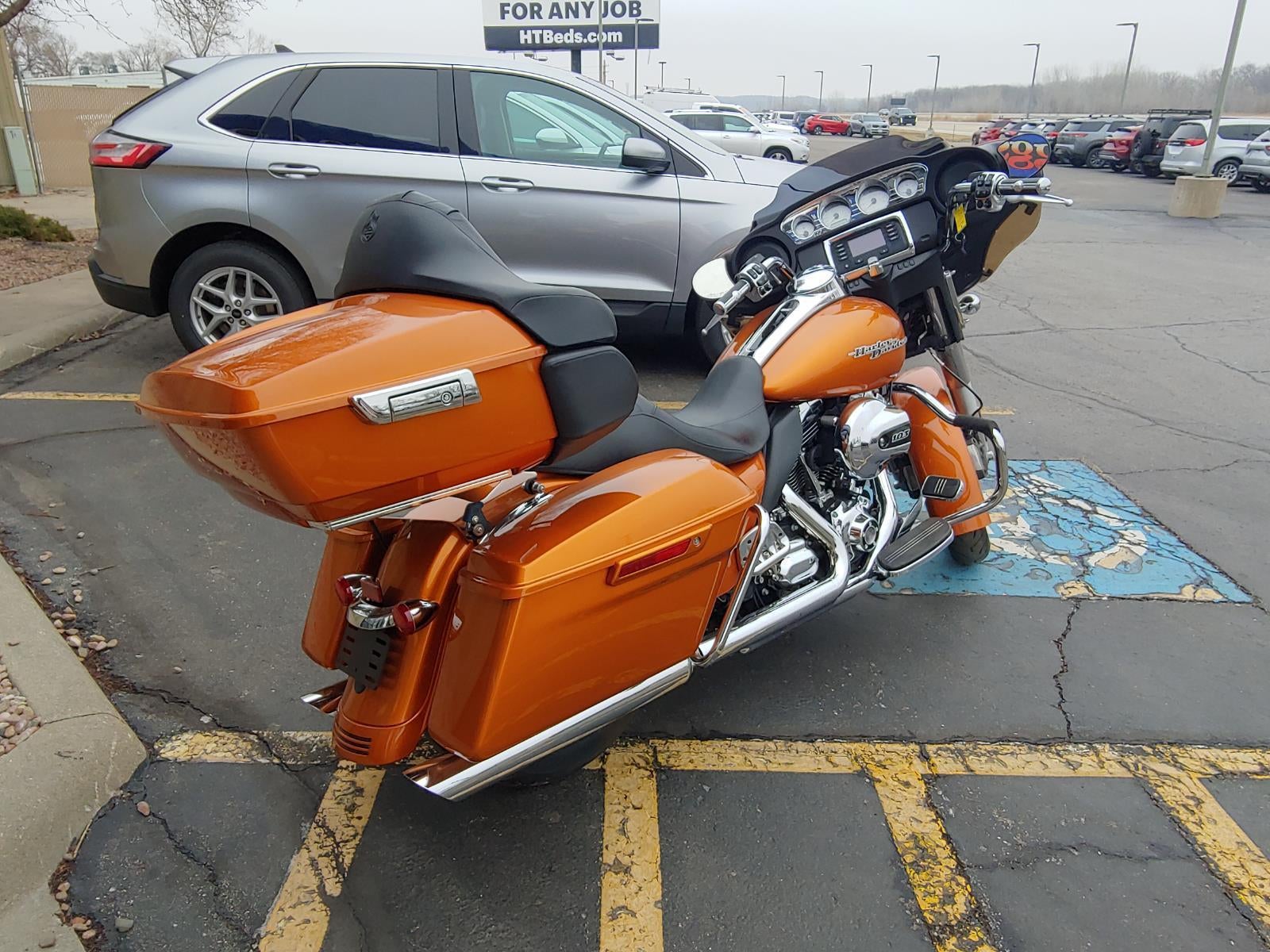 2016 HARLEY-DAVIDSON STREET GLIDE Base