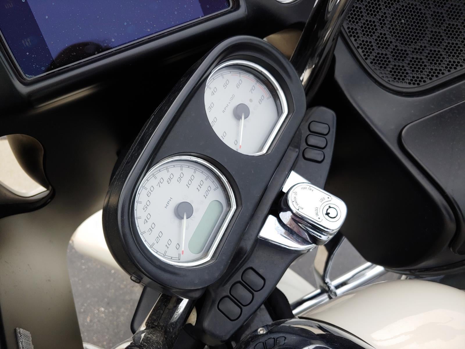 2022 HARLEY-DAVIDSON ROAD GLIDE Base