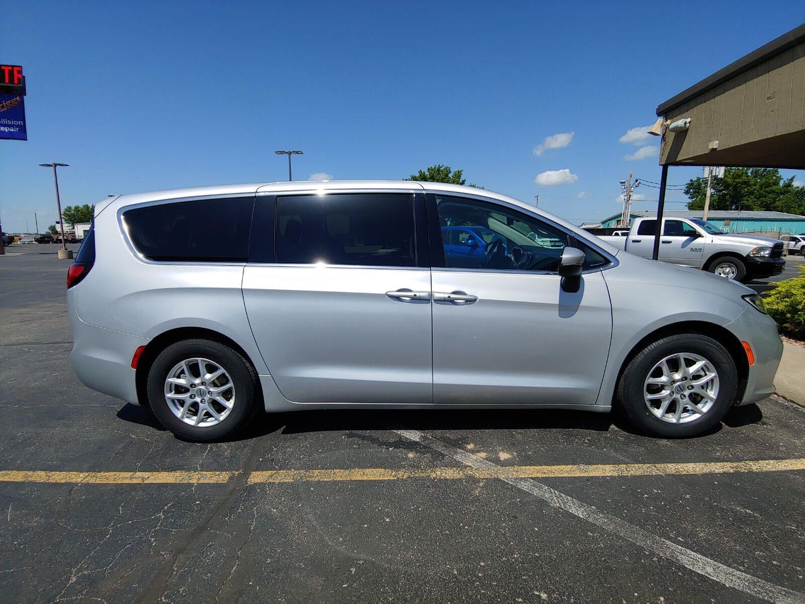 2023 Chrysler Pacifica Touring L