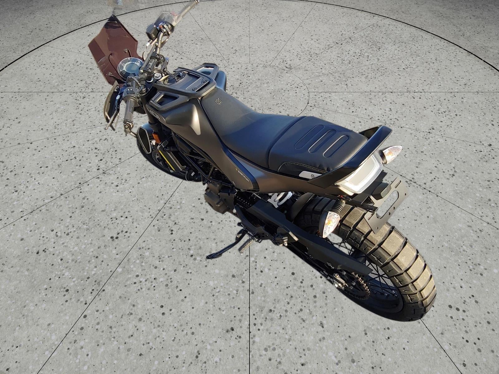 2022 HUSQVARNA SVARTPILEN 401 Base