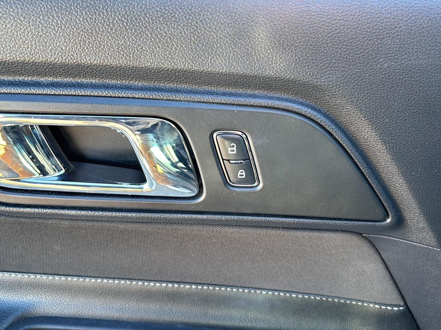 2015 Ford MUSTANG Base