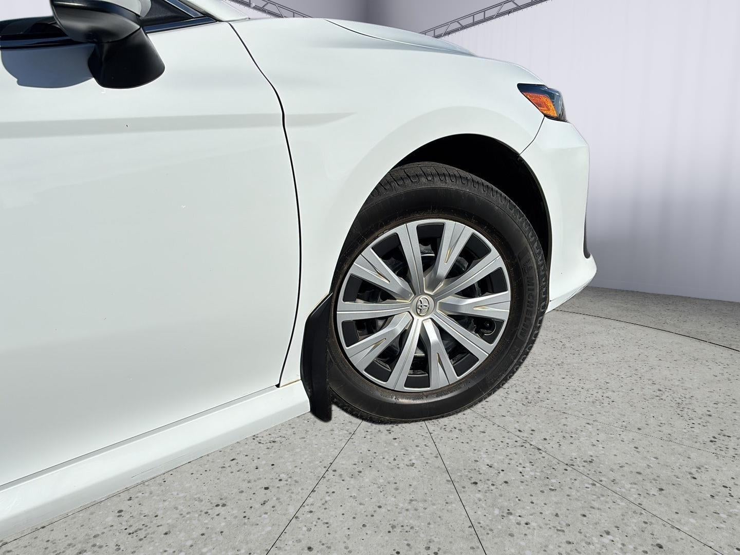 2022 Toyota CAMRY HYBRID LE