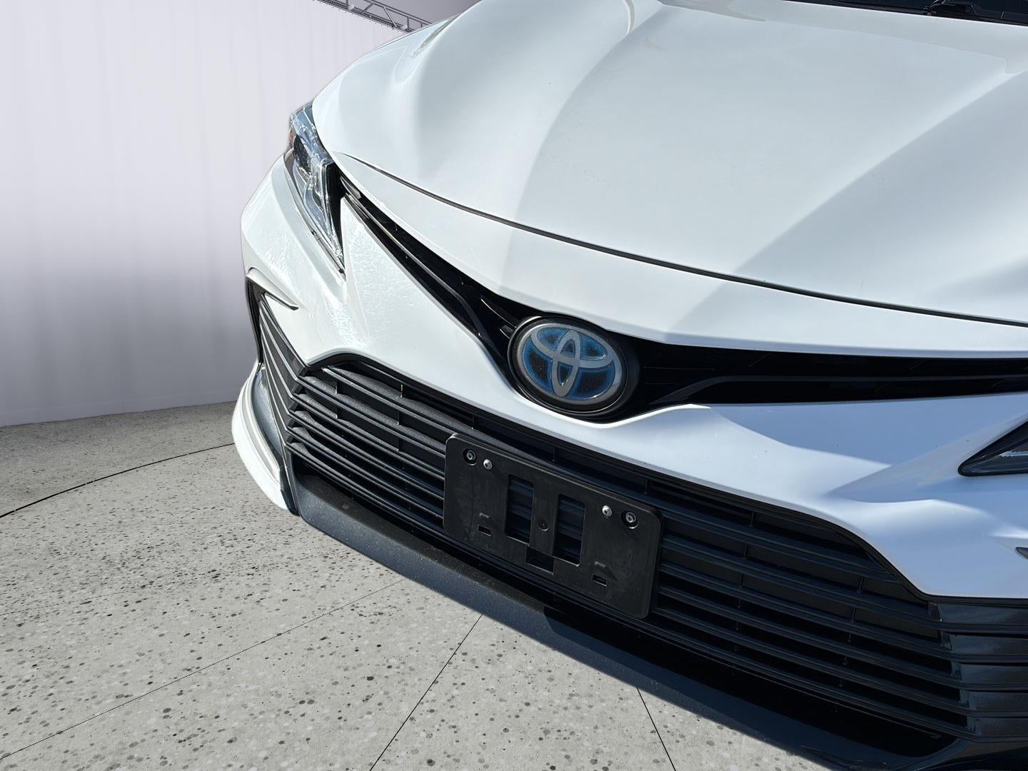 2022 Toyota CAMRY HYBRID LE